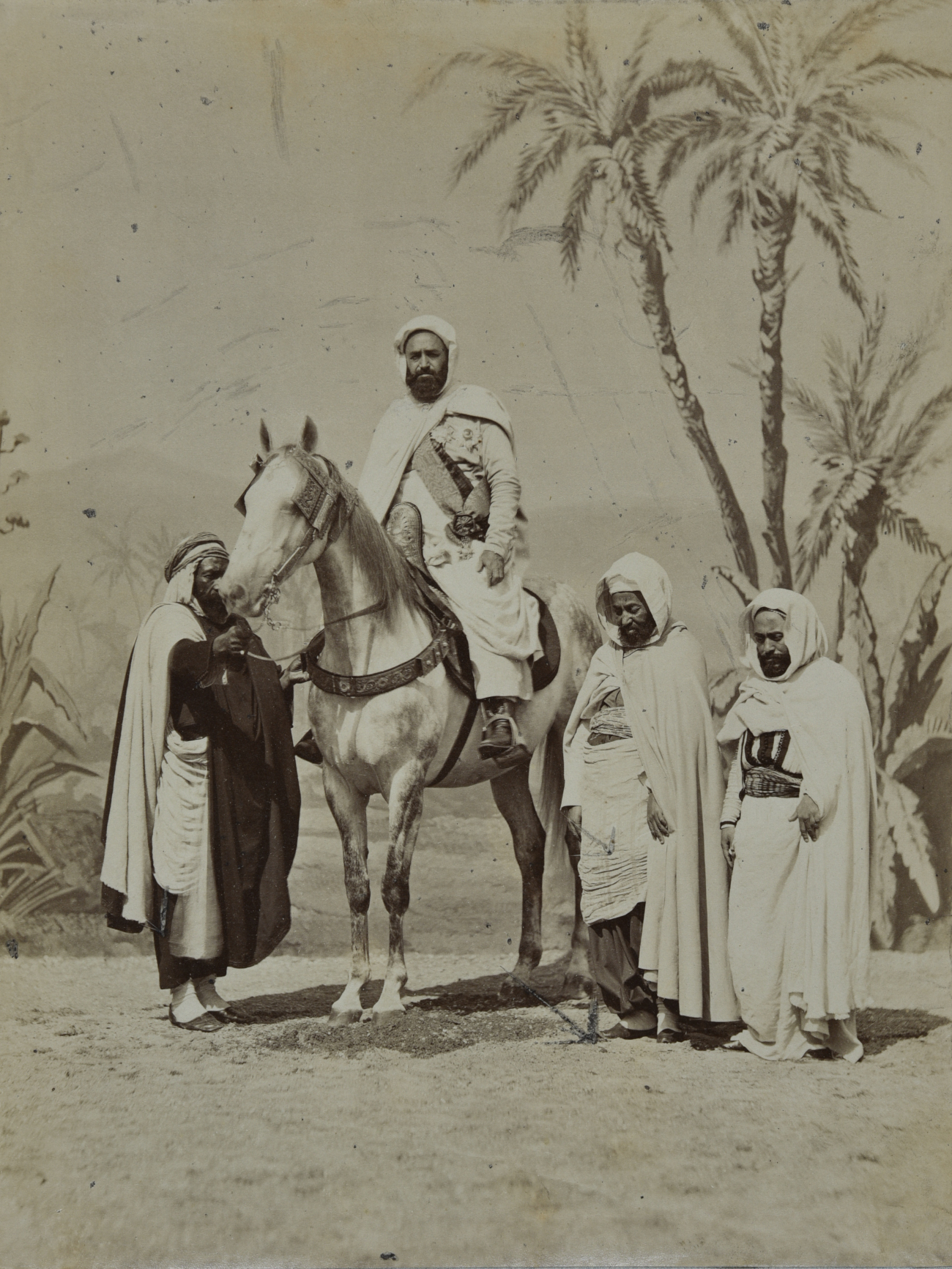 Louis Jean Delton, Portrait d'Abd elKader à cheval, 1865, photographie