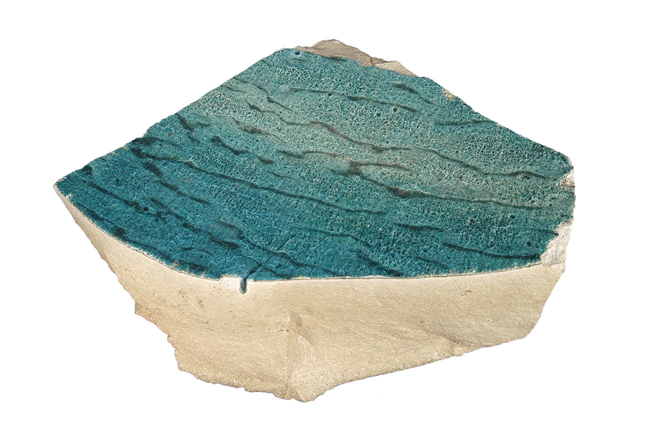 Fragment de four de fusion employé en cristallerie, Saint-Louis-lès-Bitche, Moselle, xxe siècle, Pierre et dépôt vitrifié, Mucem, © Mucem