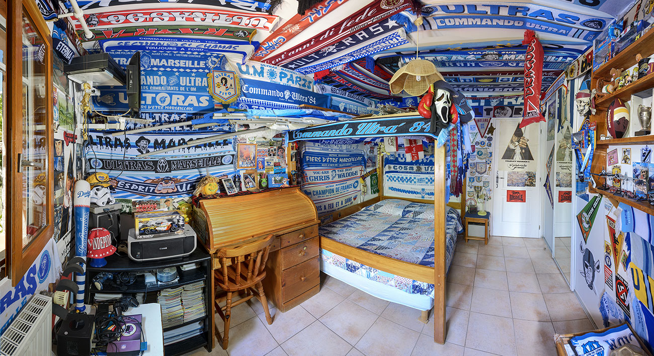 Chambre d'un adolescent supporter, Mazaugues, 2017, Mucem © Mucem / Yves Inchierman