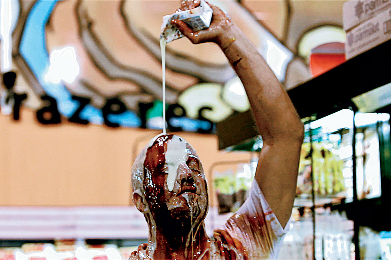 Eduardo Srur supermercado, vidéo 2014 courtesy artiste © Fernando Huck