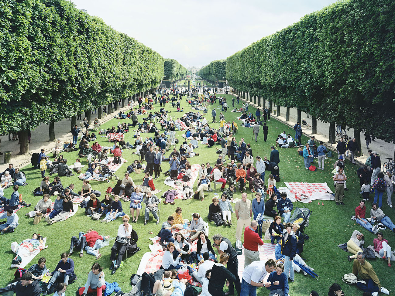 Massimo Vitali pic nique allée 2000 © Massimo Vitali