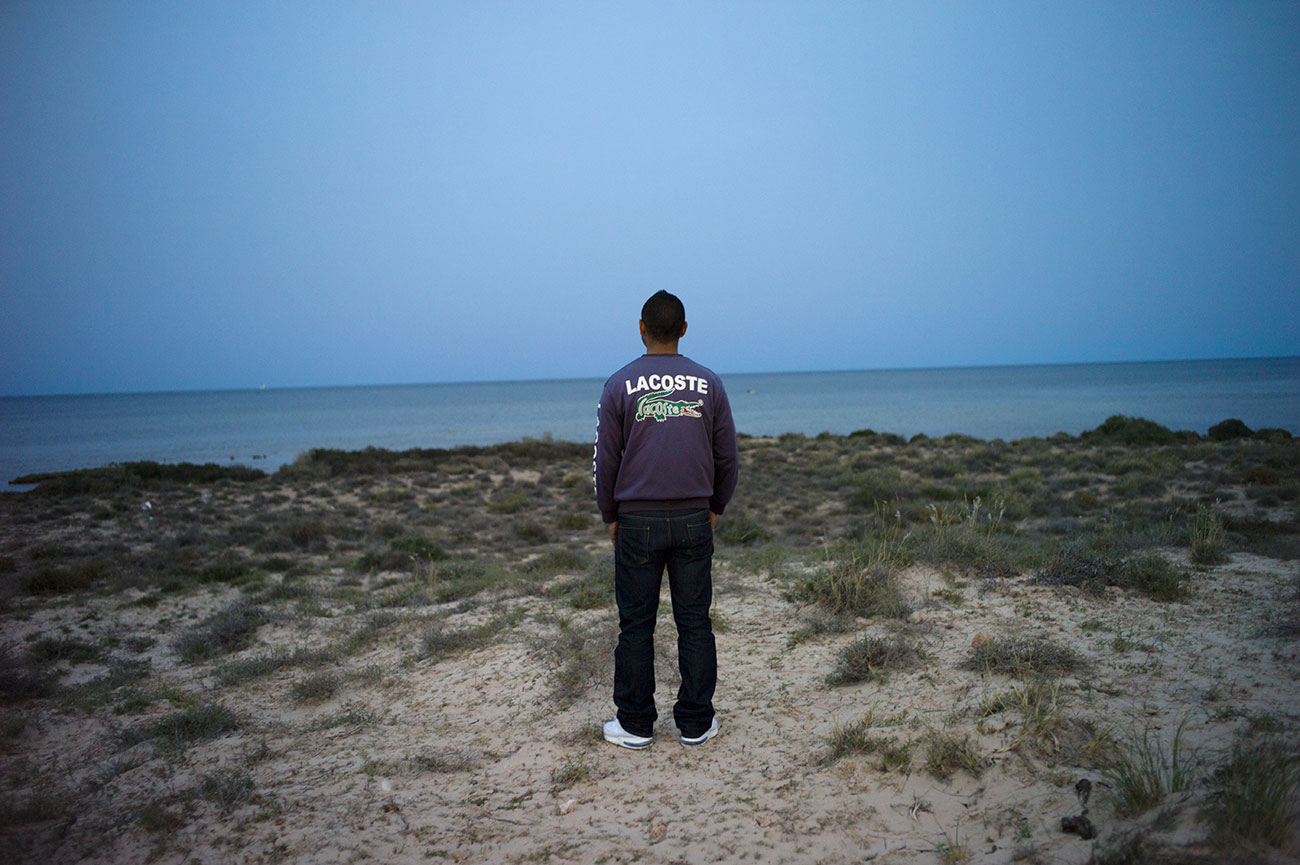 Oussama, candidat au départ. Zarzis, Tunisie, 2011 © Patrick Zachmann Magnum Photos