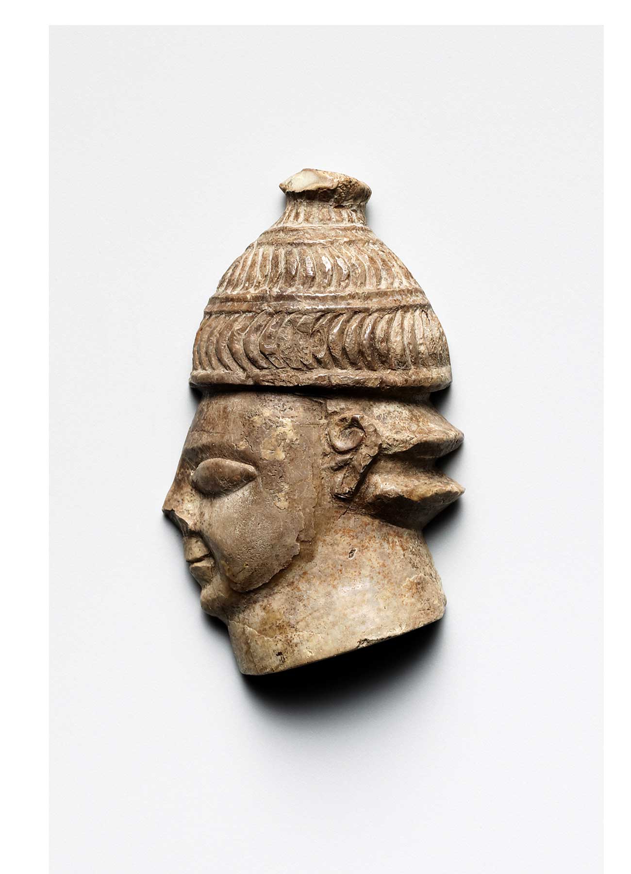 Tête de guerrier casqué, 1375-1250 av. JC_Photo © Hellenic Ministry of Culture and Sports, General Directorate of Antiquities and Cultural Heritage