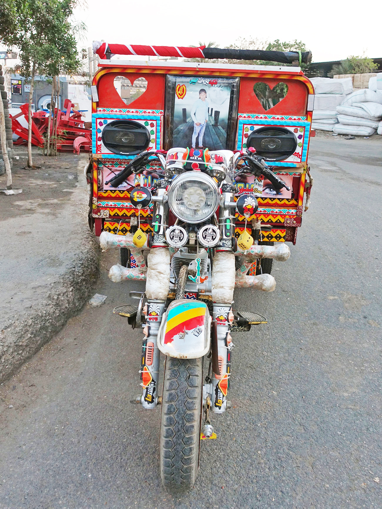 Triporteur du Caire 2016, collection Mucem © Denis Chevallier