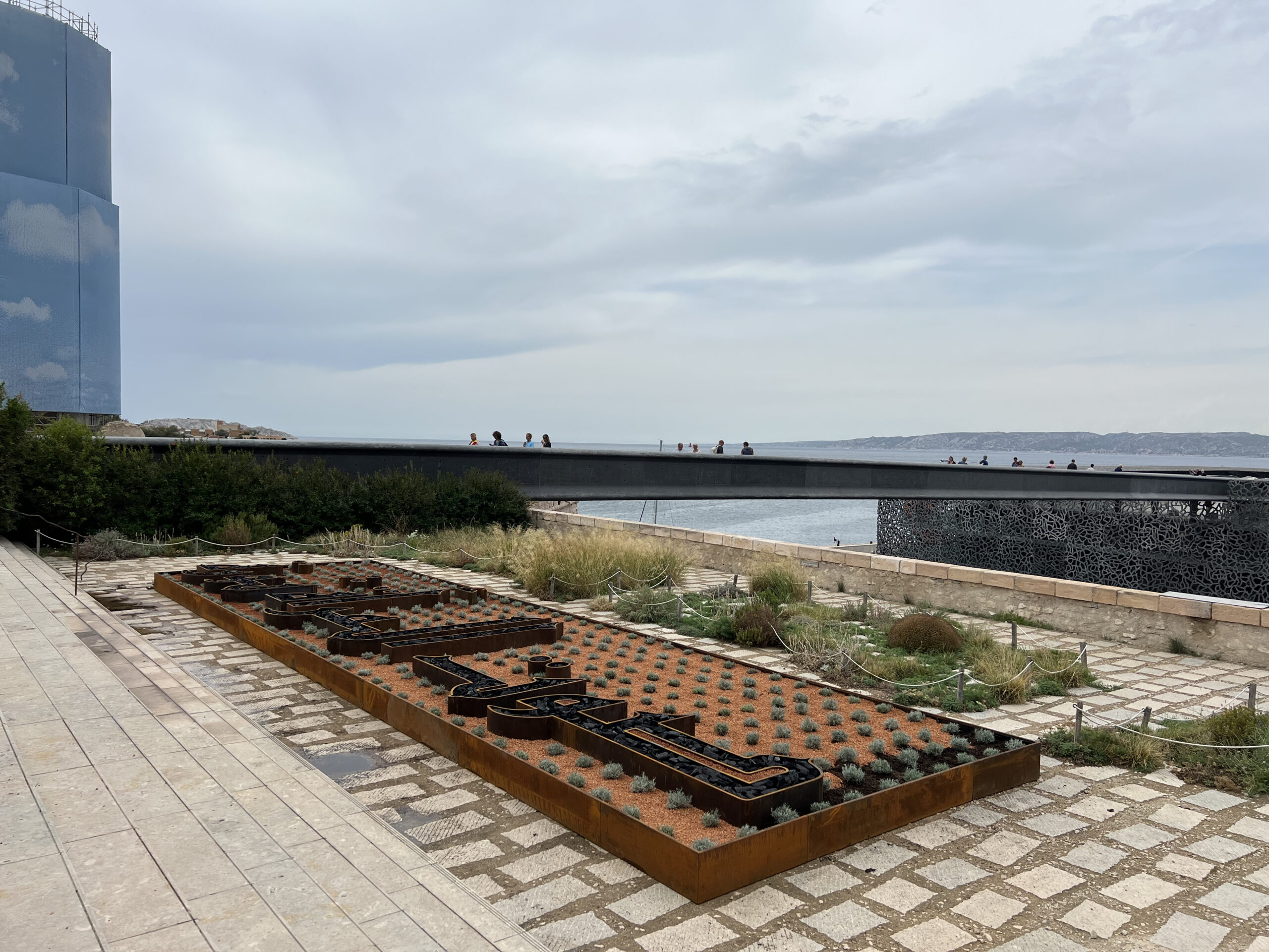 Ghada Amer, A Woman’s Voice Is Revolution, 2022 © Solene de Bony