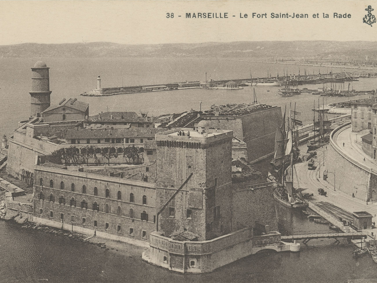 « Marseille, le fort Saint-Jean et la rade », carte postale, vers 1910