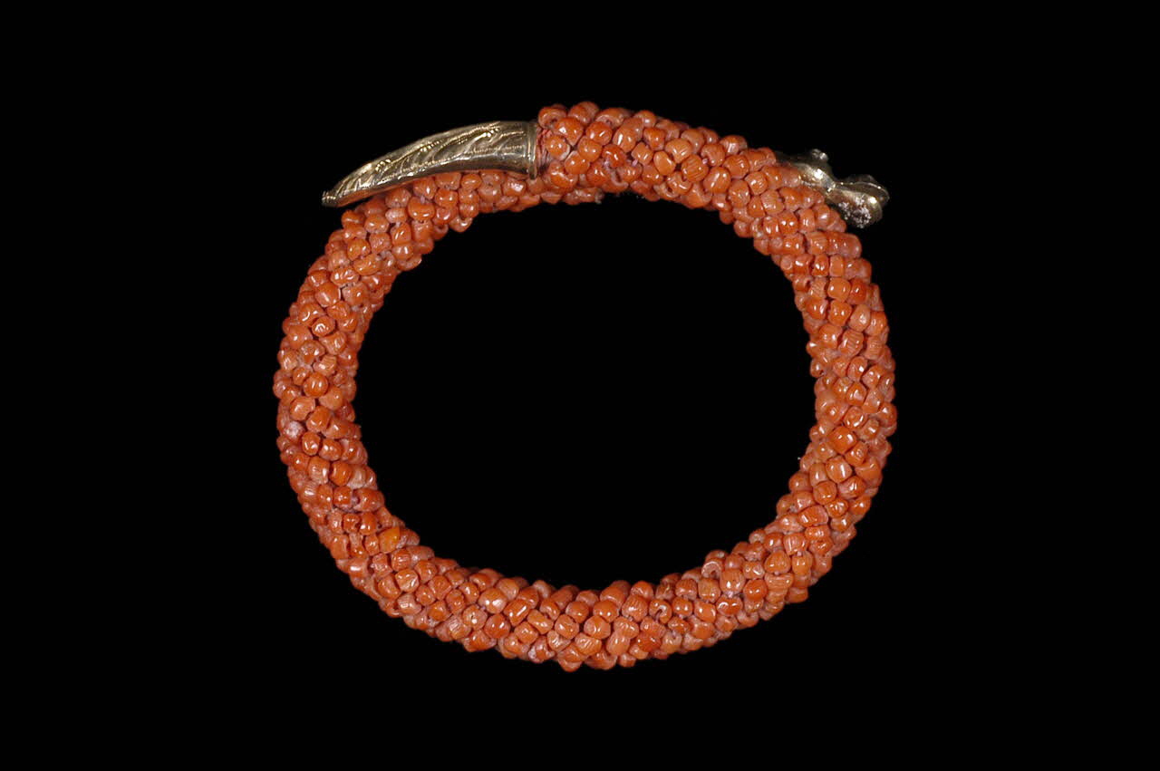 Bracelet de sainte Marguerite pour protéger les enfants, Seine-et-Marne, vers 1865, Mucem 1966.109.4