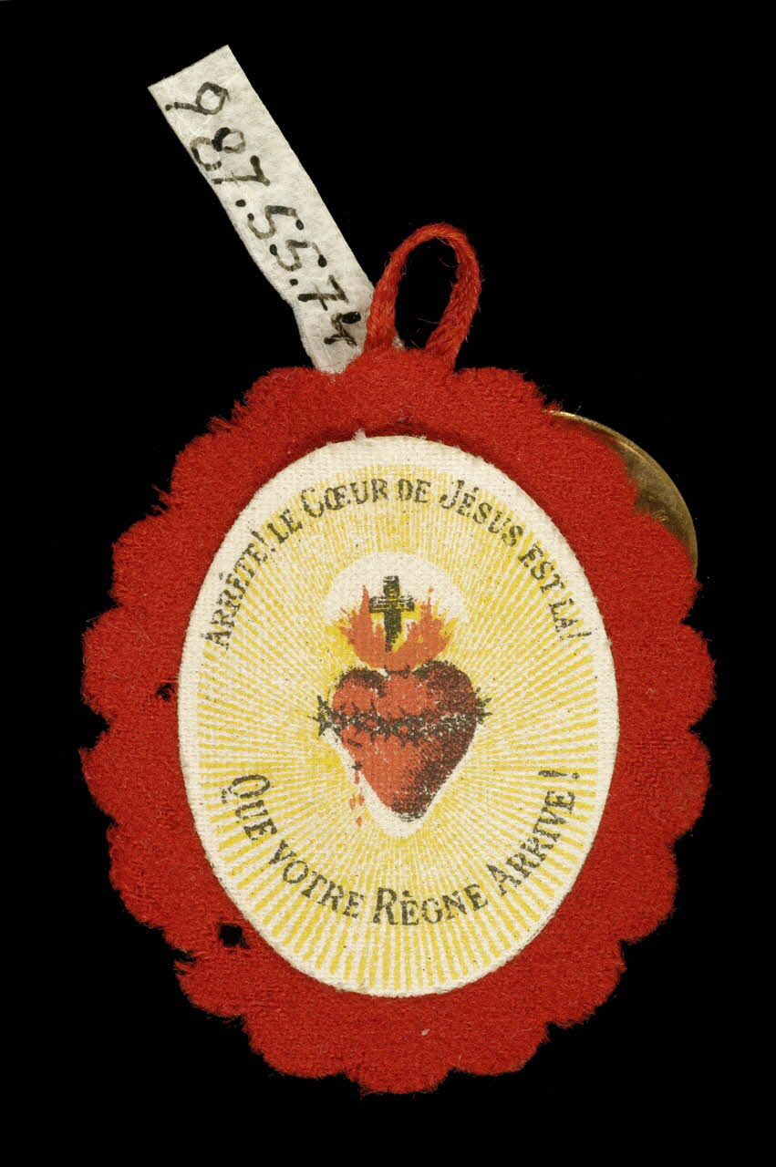 Scapulaire du Sacré-Cœur associé à une médaille de saint Benoît, France, XXe siècle 1987.55.74