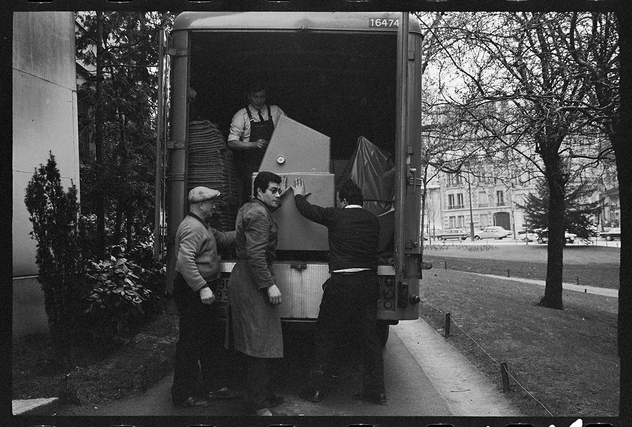 Ph.1969.59.116. Départ du camion du palais de Chaillot, 1969, Alain Guey / Mucem