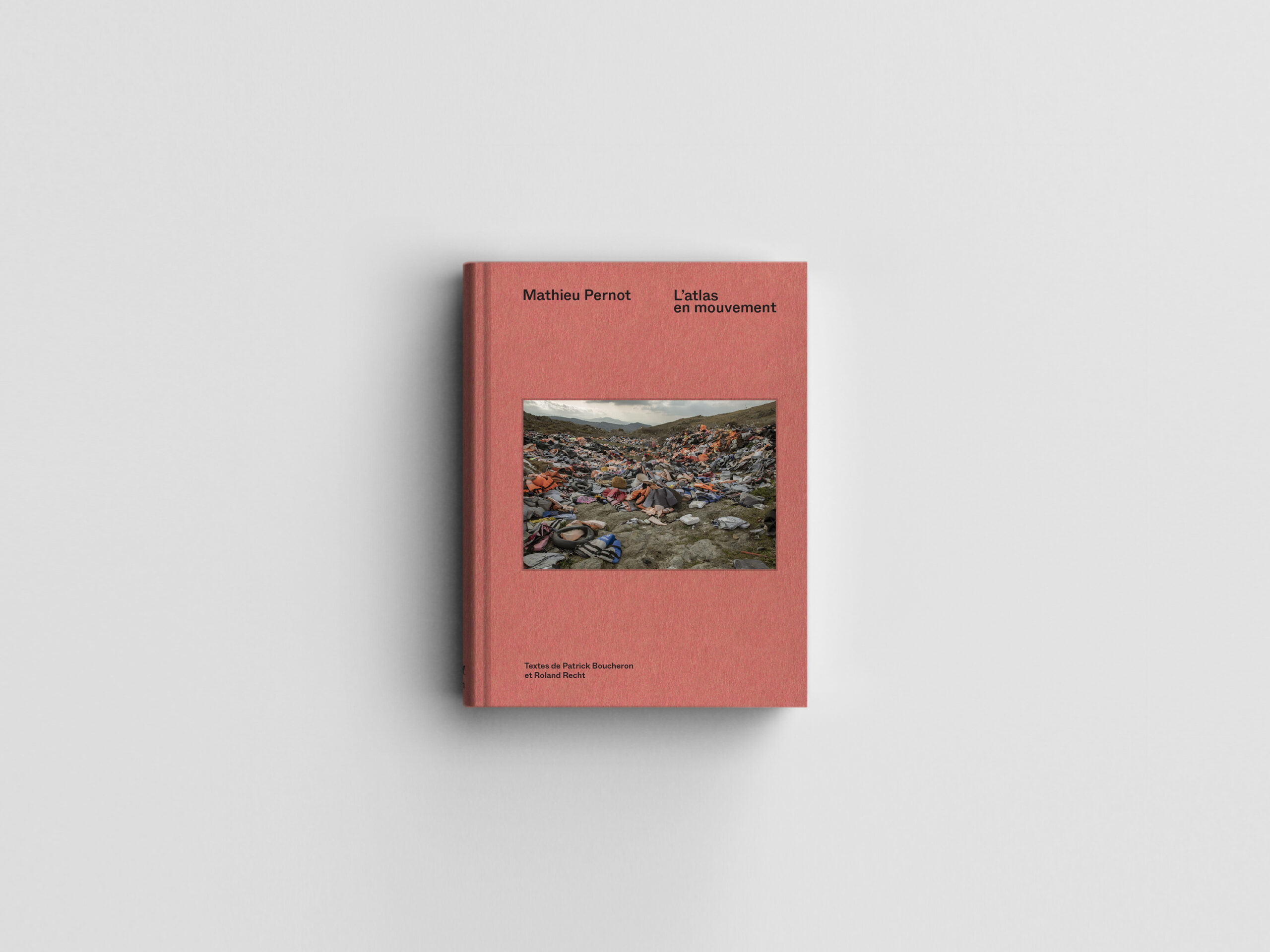 Visuel de couverture du livre L'Atlas en mouvement de Mathieu Pernot