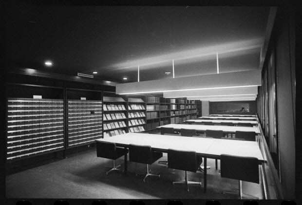 Salle de lecture de la bibliothèque du MNATP, Ph.1971.94.91.