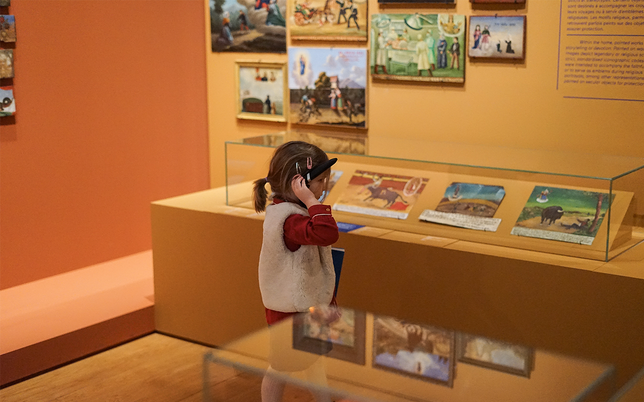 Audioguide specially designed for children in the "Populaire?" exhibition © Julie Cohen, Mucem