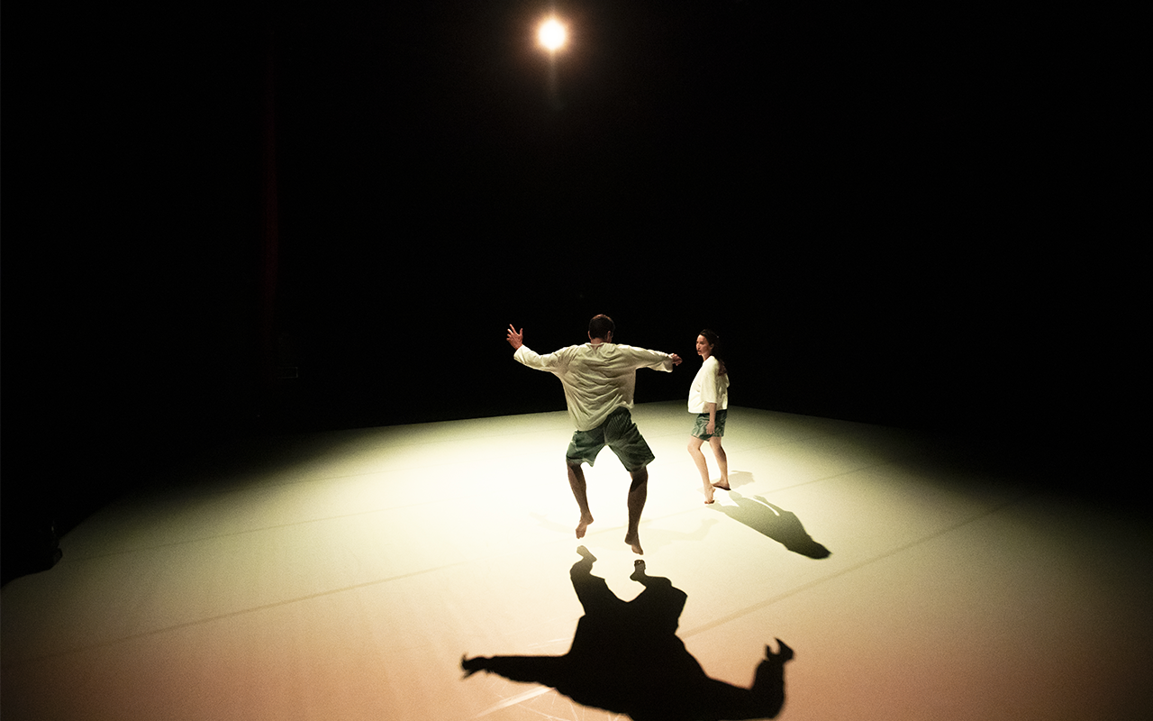 La vie nouvelle au KLAP le 19 novembre, cie Sylvain Huc © Loran Chourrau