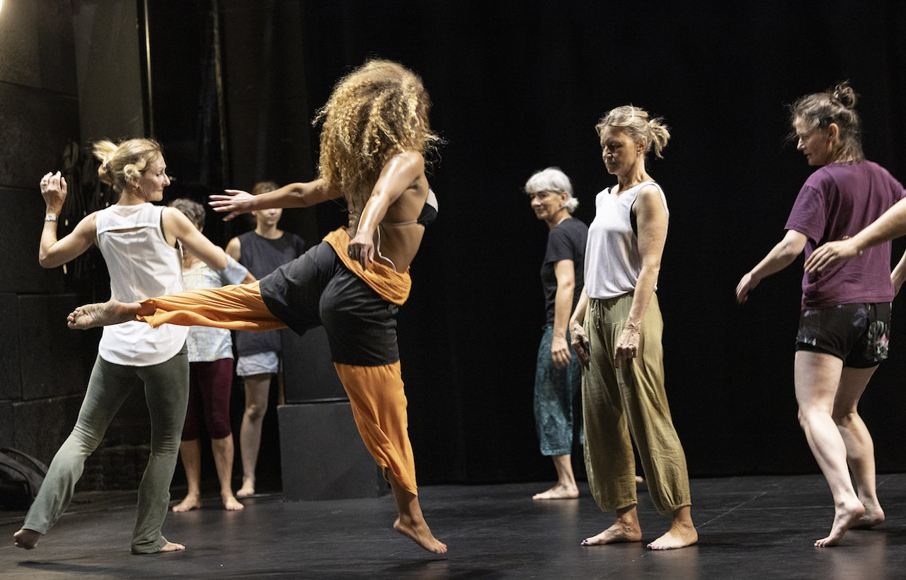 Pulsations 2026, Contemporary Dance Workshop, Nawal Ait Benalla ©Florent Gardin - Les Suds